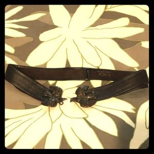 Waist belt with eagle hooks.